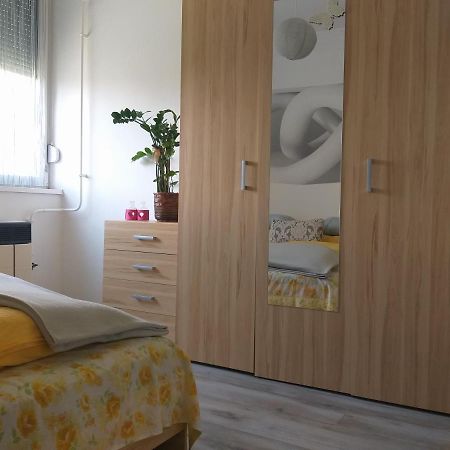 Simon Apartman ทิสซาฟือแรด ภายนอก รูปภาพ