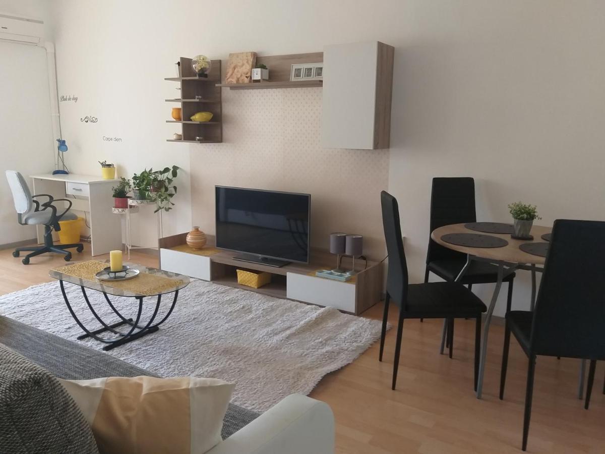 Simon Apartman ทิสซาฟือแรด ภายนอก รูปภาพ